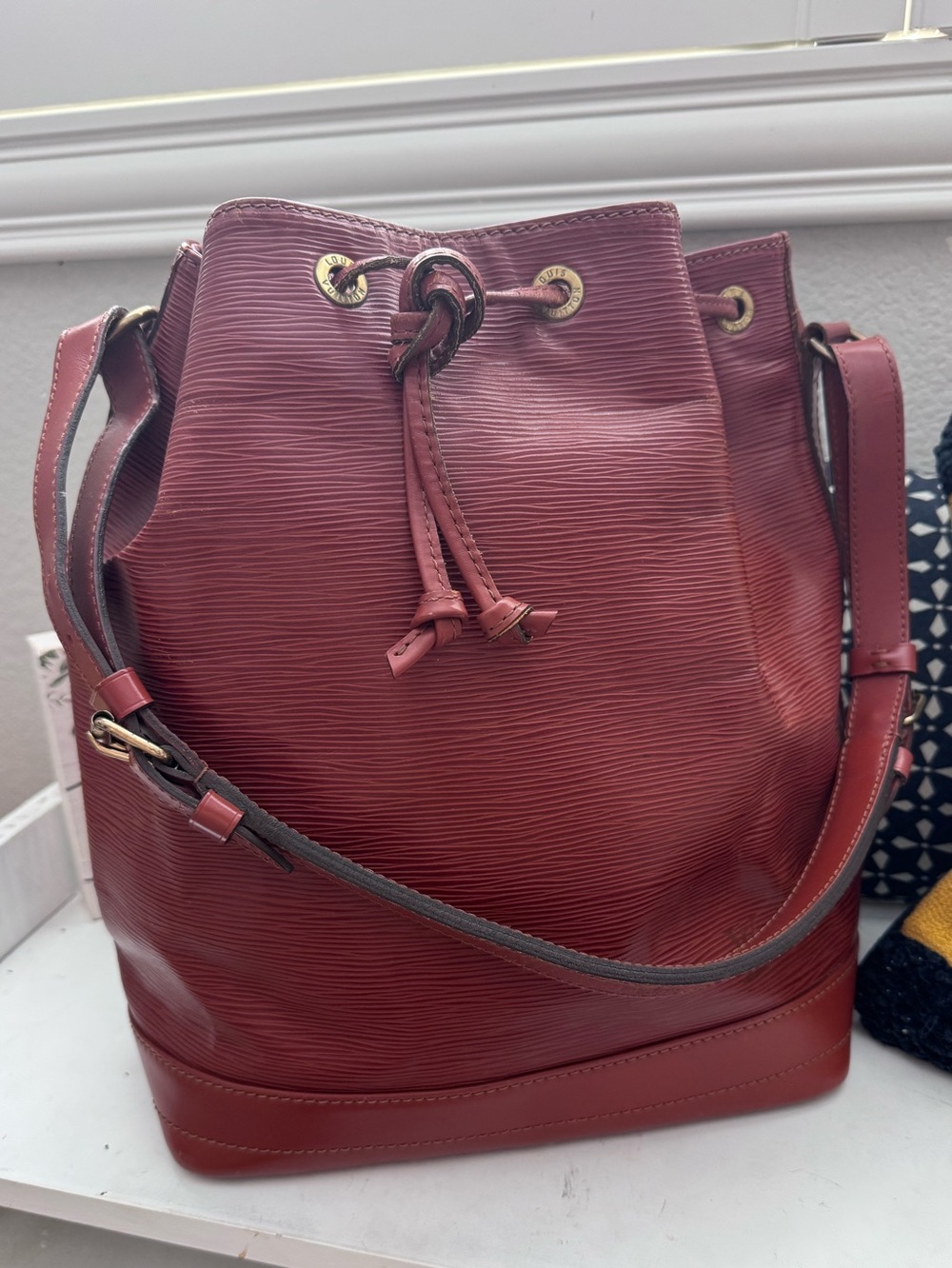 Louis Vuitton Authentic epi leather GM bucket bag purse dark cognac
